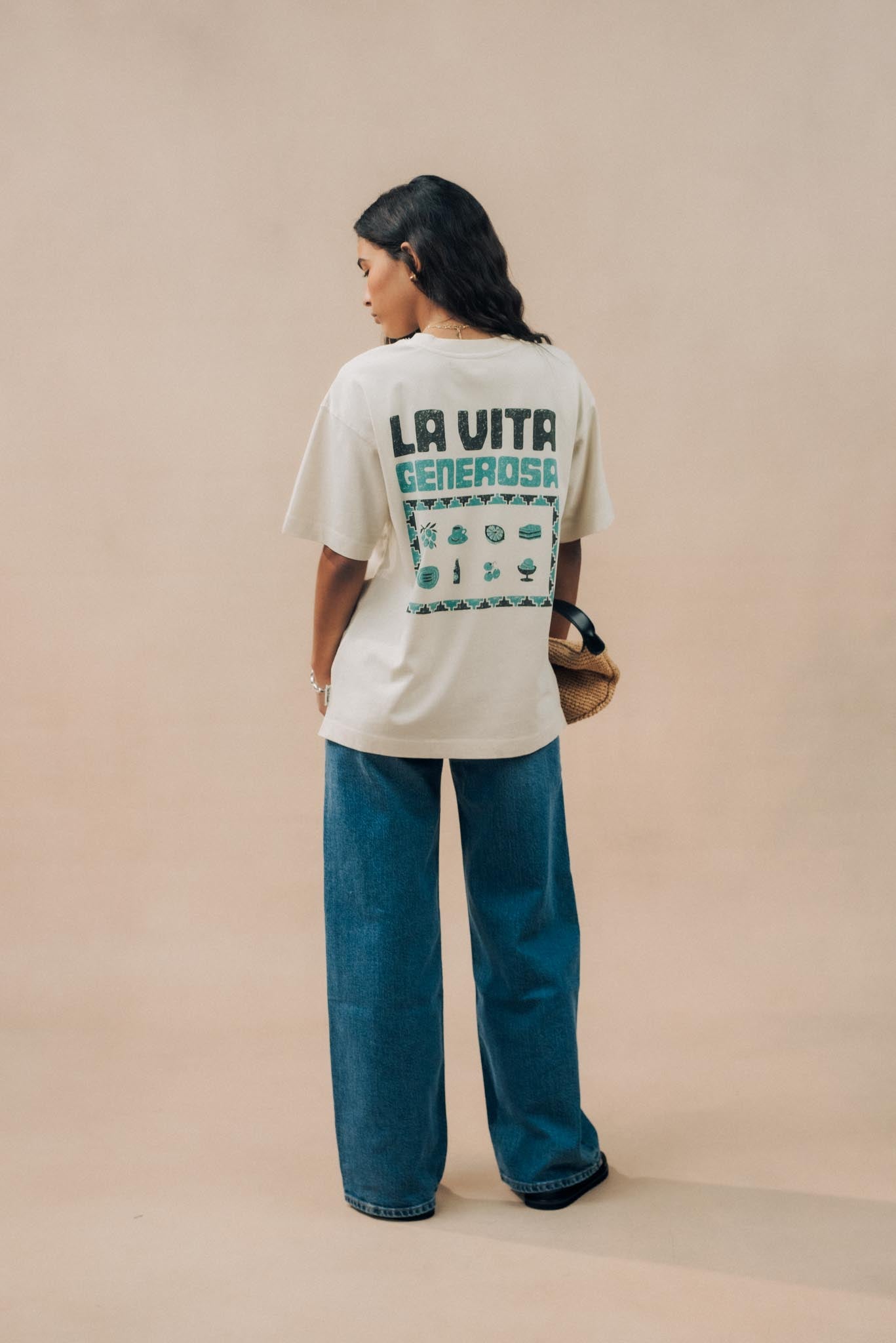Unisex La Vita Generosa Oversized T-shirt