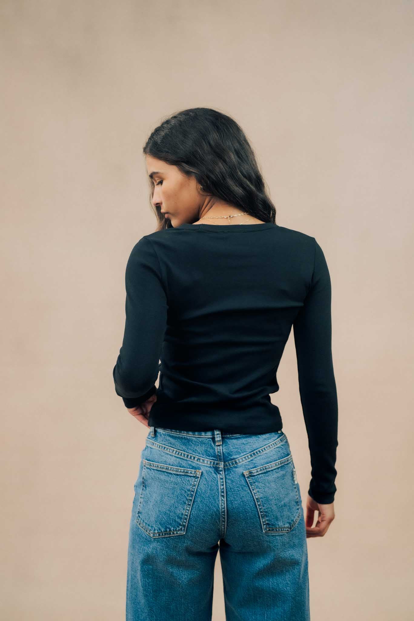 ethical-sustainable-organic-cotton-fitted-long-sleeve-black-1.jpg