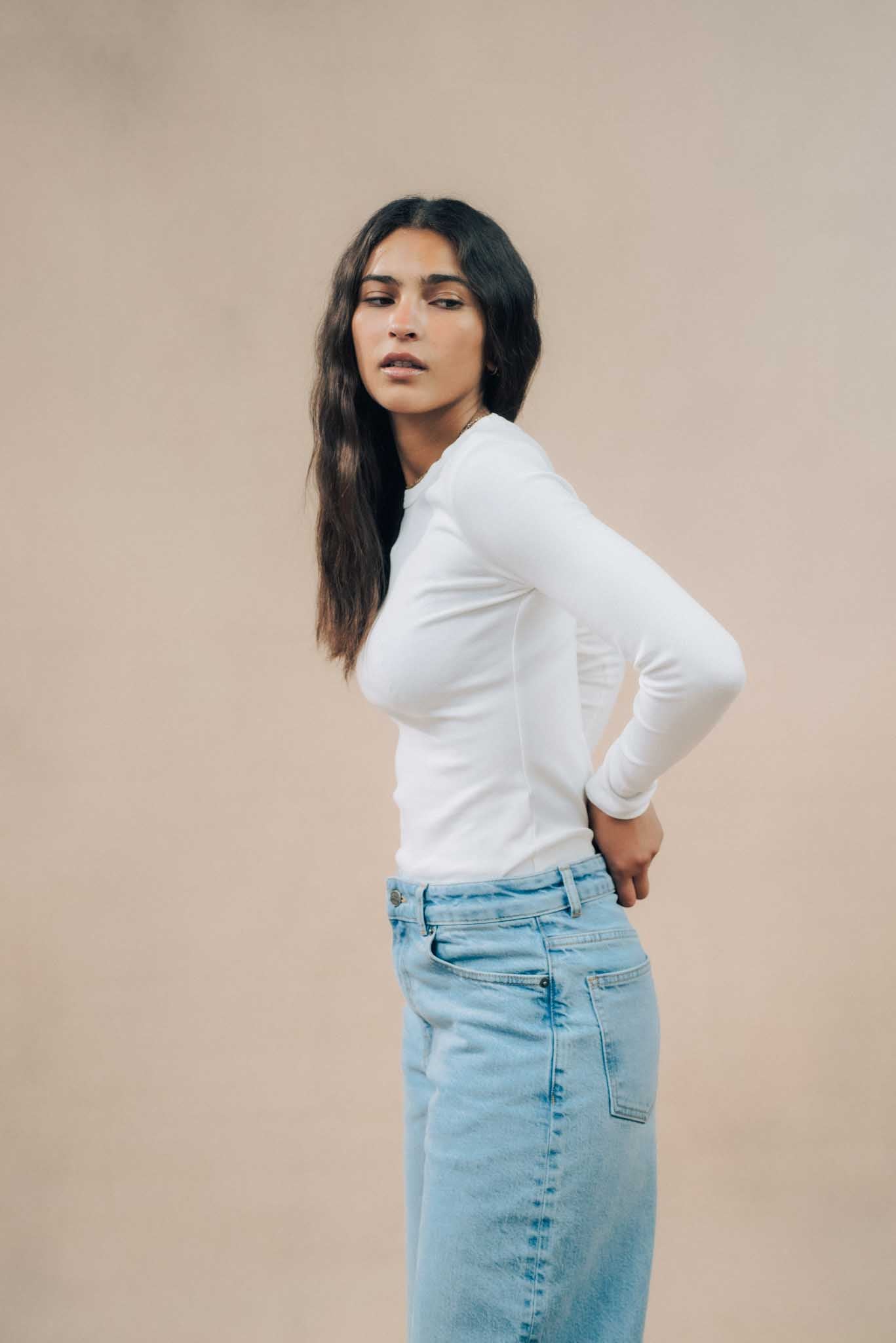 ethical-sustainable-organic-cotton-fitted-long-sleeve-white-4.jpg