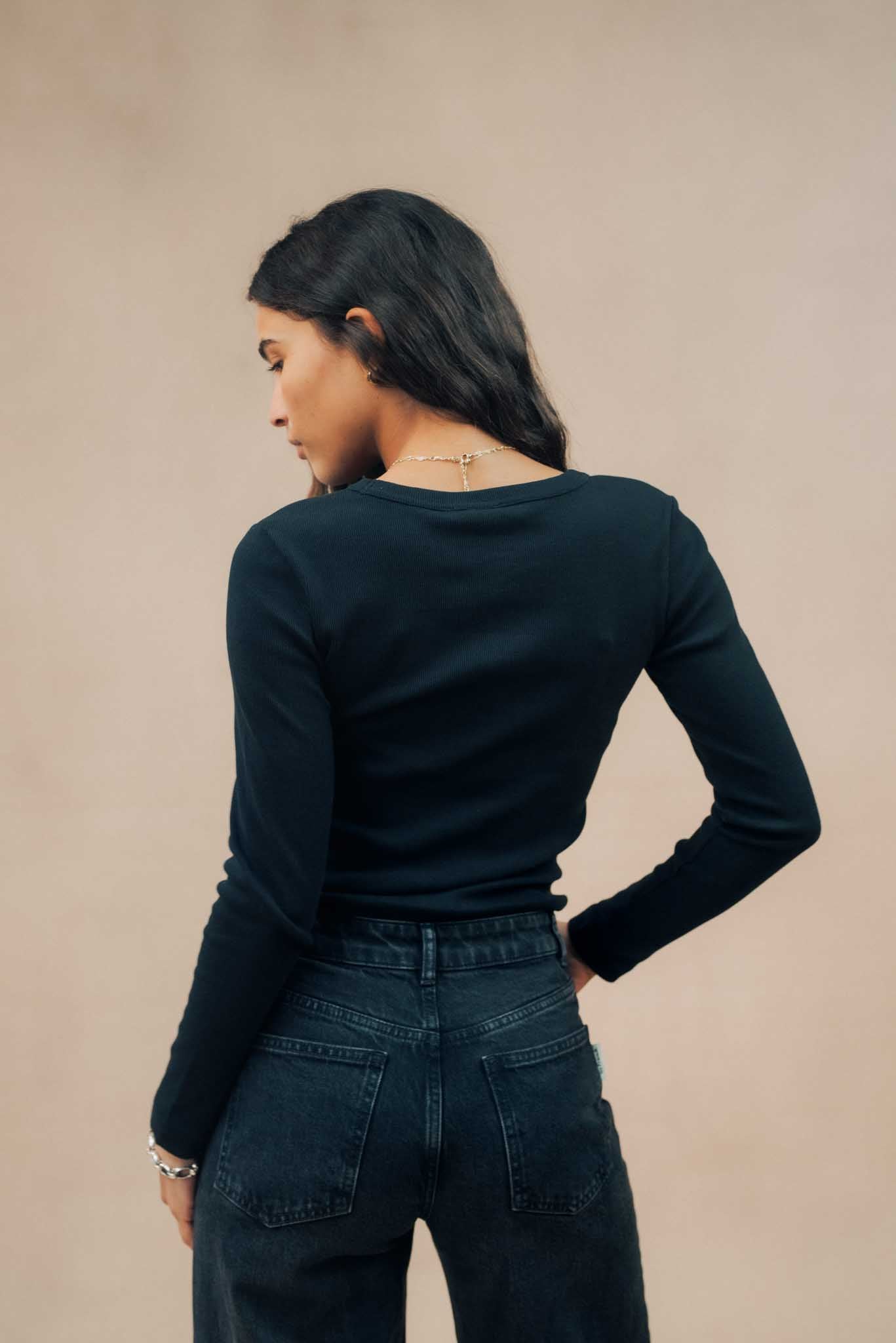 ethical-sustainable-organic-cotton-fitted-ribbed-t-shirt-black-1.jpg