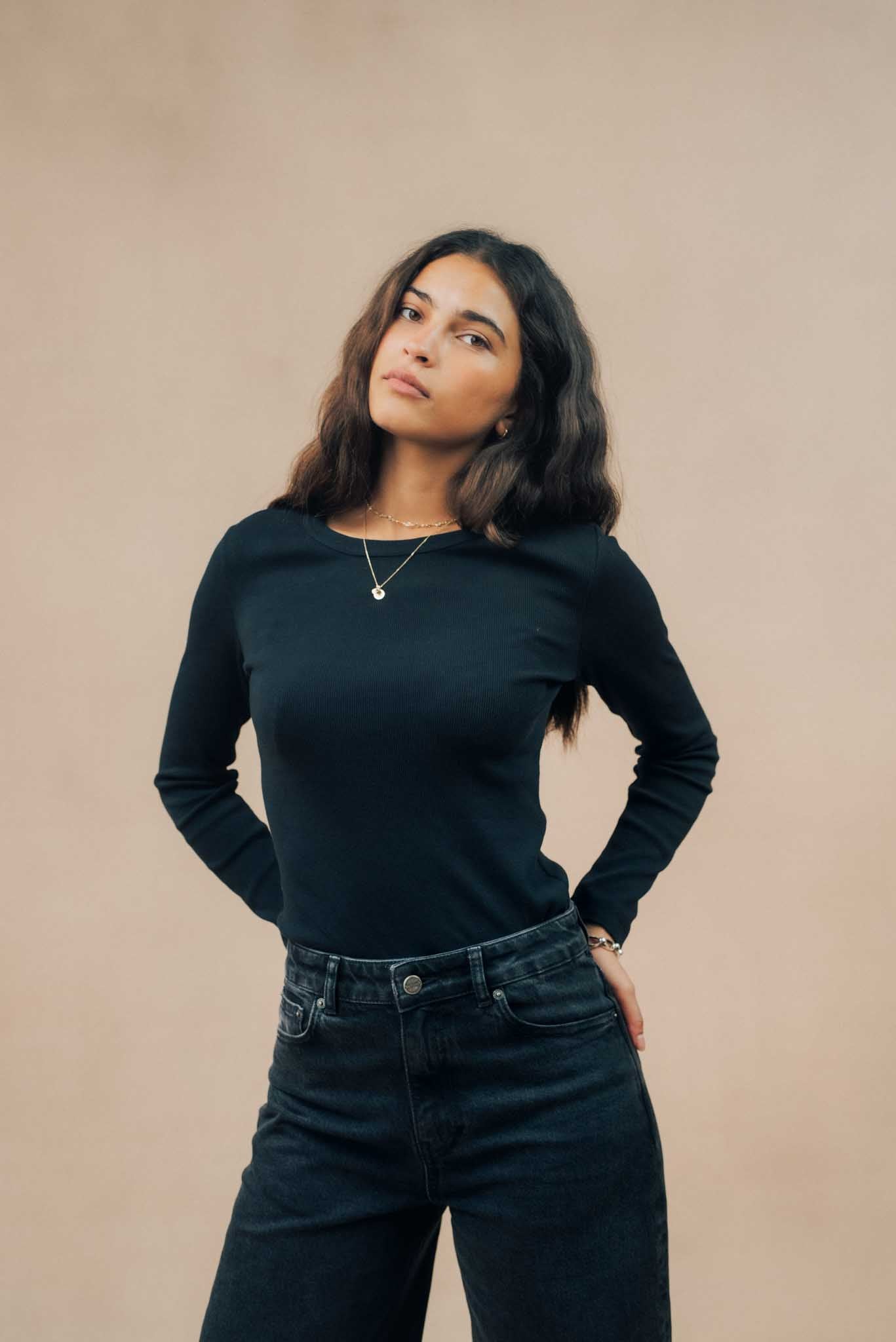 ethical-sustainable-organic-cotton-fitted-ribbed-t-shirt-black-3.jpg