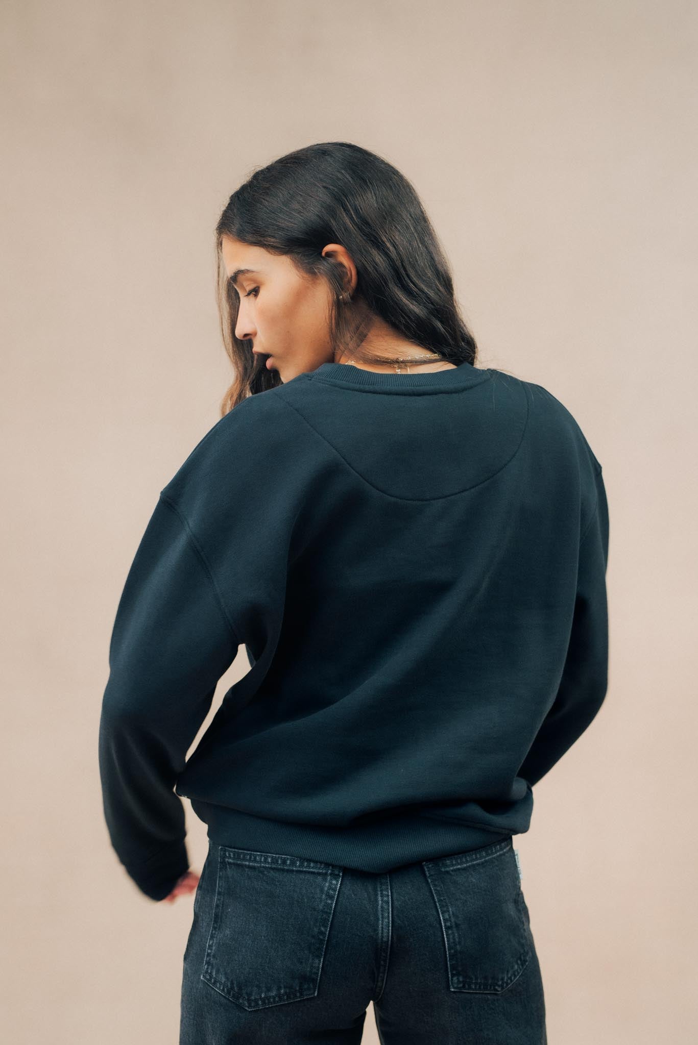 ethical-sustainable-organic-cotton-relaxed-sweatshirt-black-2.jpg