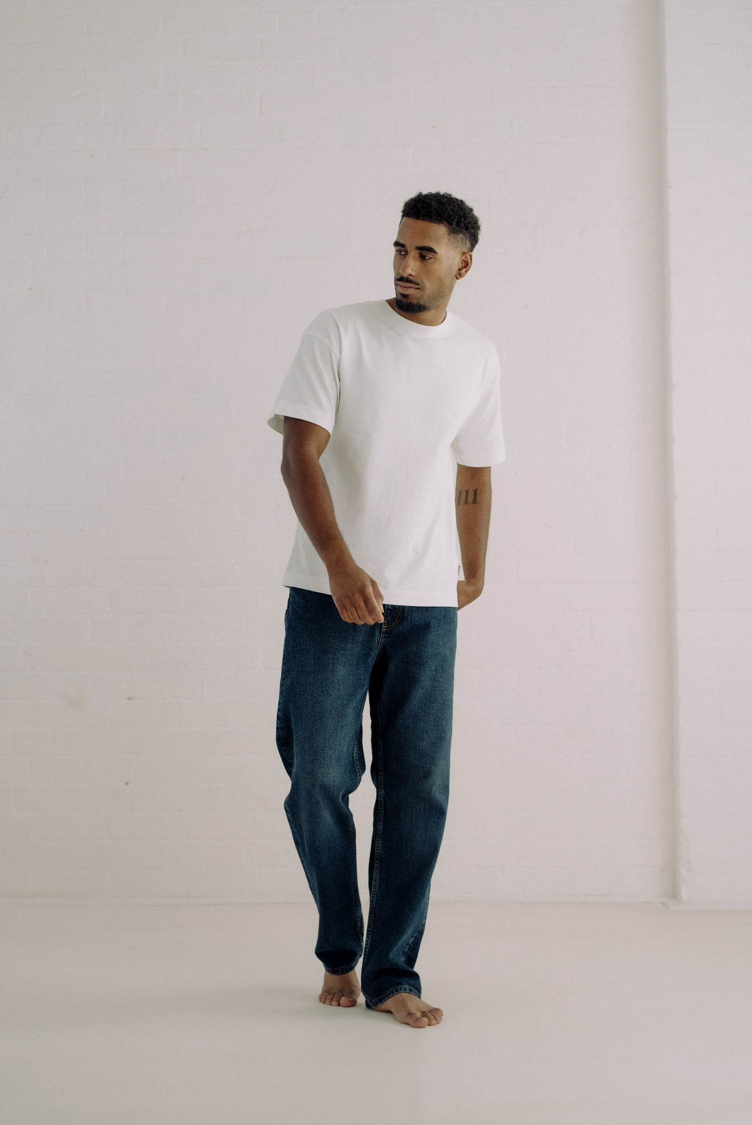 organic-cotton-relaxed-jeans-dark-blue-mens-11_cc5025a5-5cd3-4a57-97e9-7da4154e3803.jpg