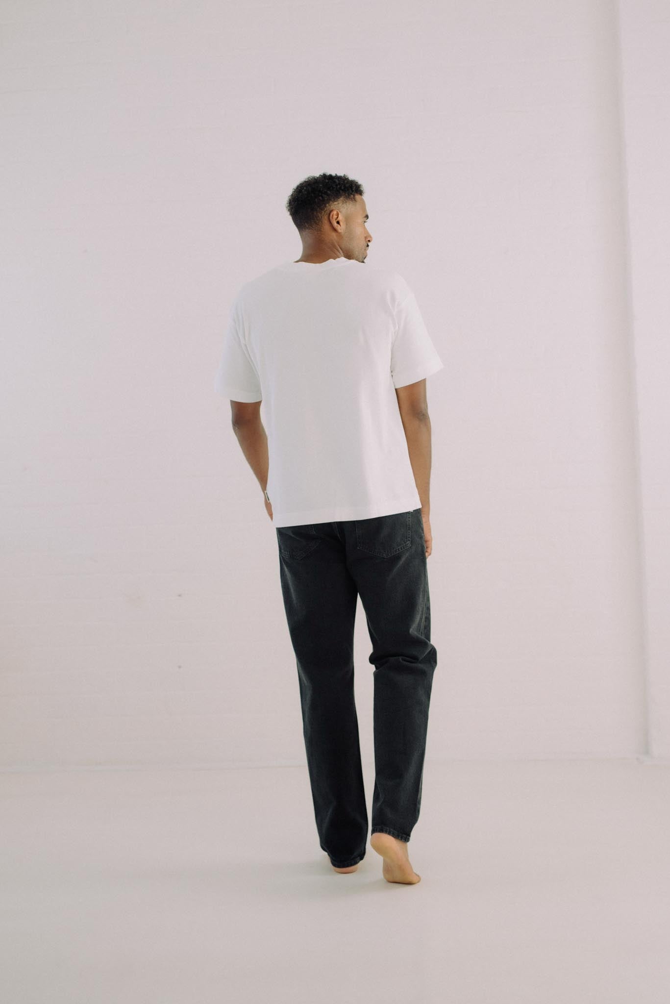 organic-cotton-relaxed-jeans-washed-black-mens-11.jpg