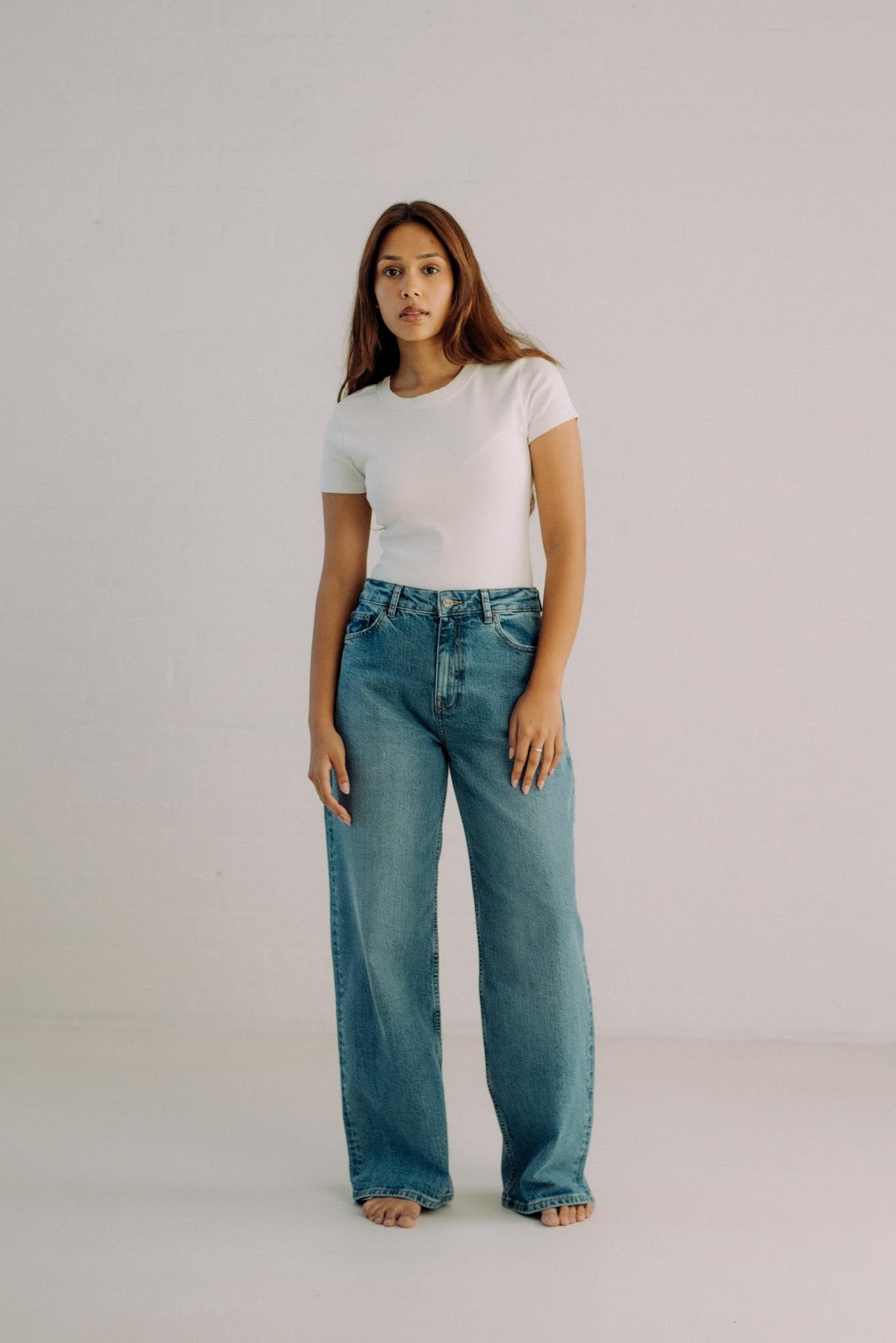 organic-cotton-wide-jeans-mid-blue-womens-09_e5384cfa-7977-4dc2-ac30-7662a8584394.jpg