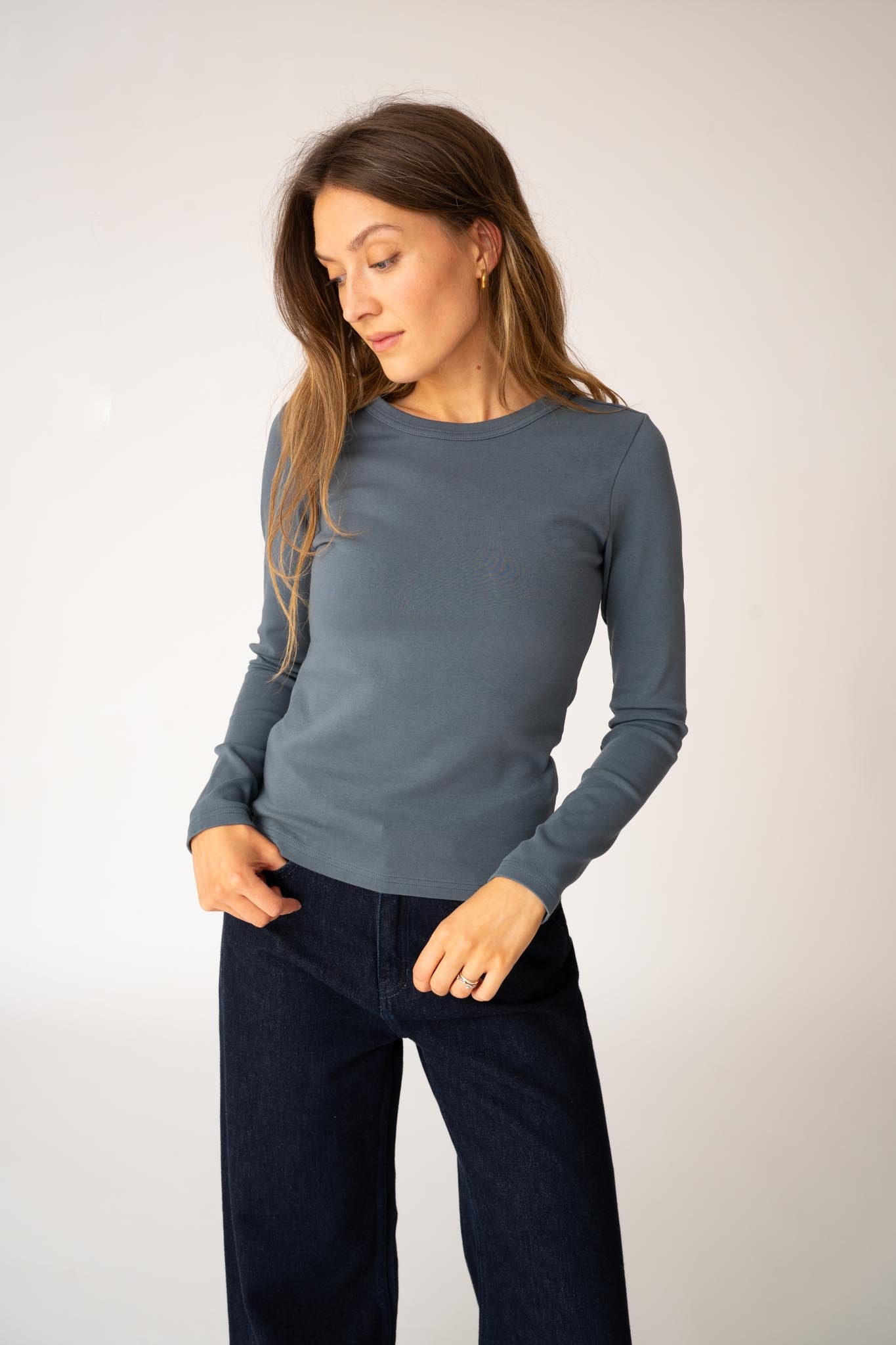 organic-womens-long-sleeve-fitted-t-shirt-grey-blue-3.jpg