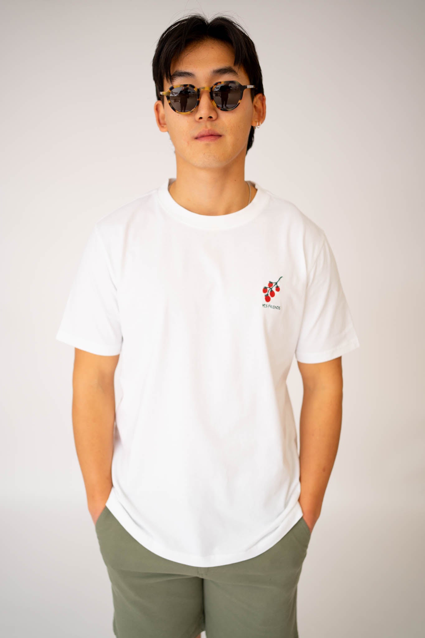 yes-friends-charlie-taylor-organic-white-t-shirt-embroidered-tomatoes-mens-6.jpg