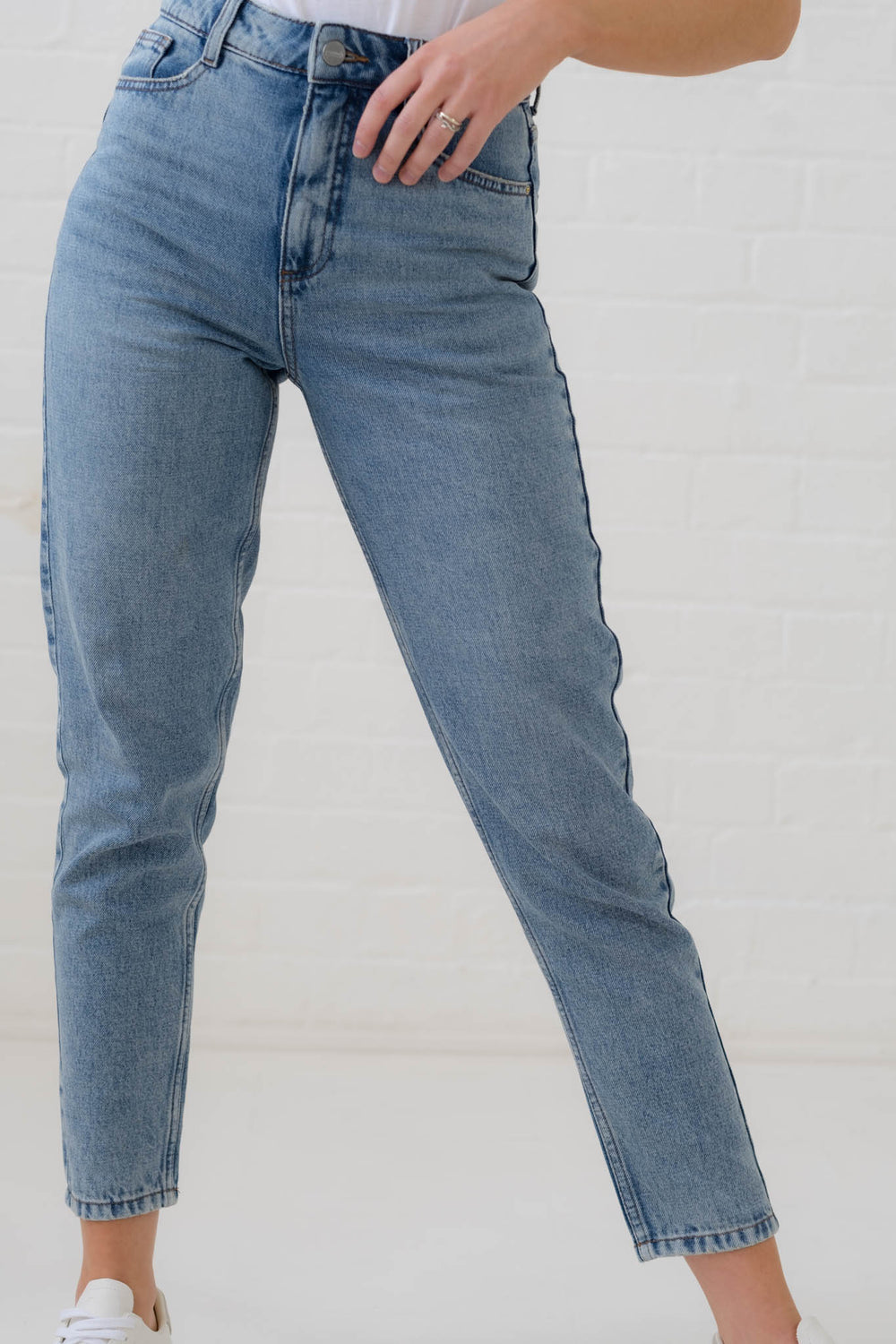 PRETTYLITTLETHING L30 Mid Wash Mom Jeans